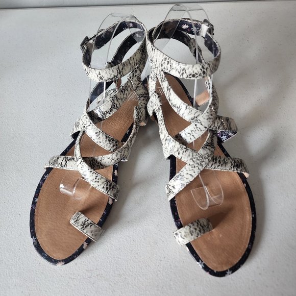 Cabi Sandals "NEW" - Picture 12 of 15